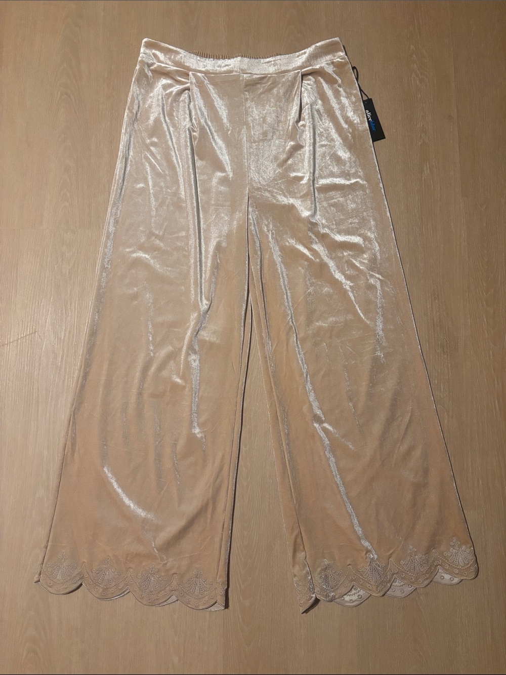 NWT Alice Blue Champagne Velvet Lounge Pants with Scalloped Hem size Large